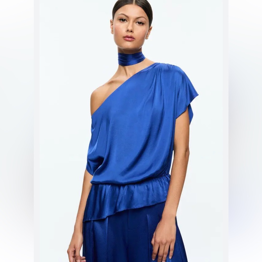 Alice + Olivia One-Shoulder Satin Top in Blue